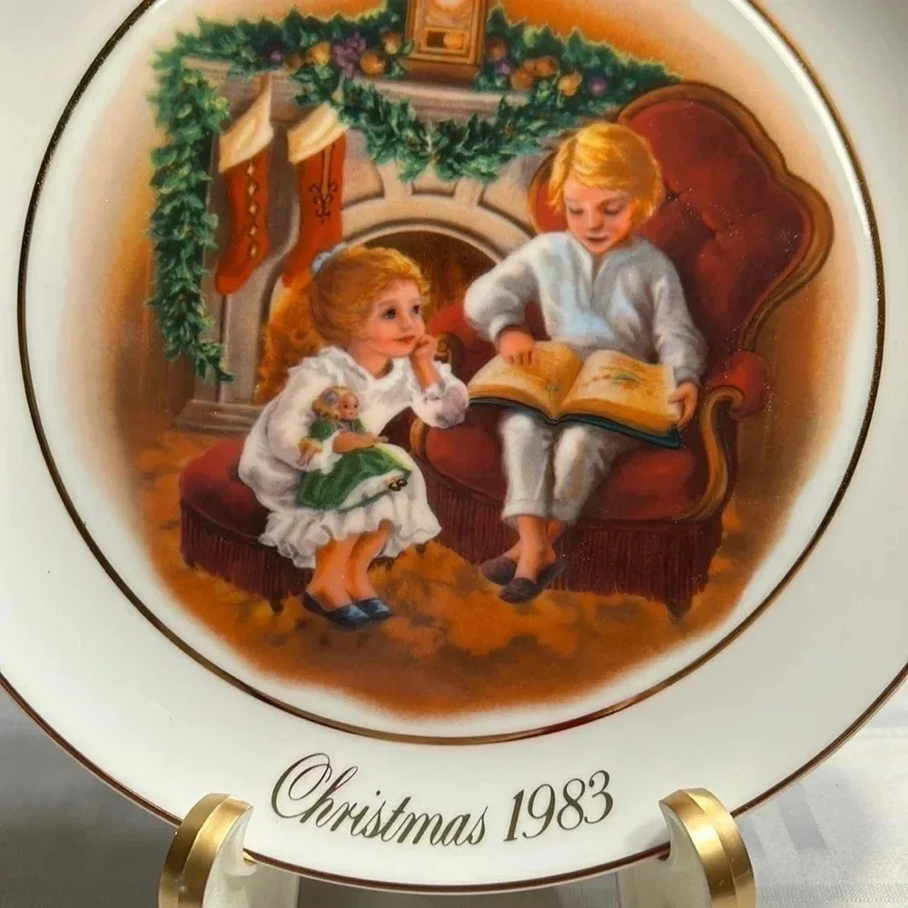 15$  1983 avon Christmas Memories series porcelain plates with 22k GOLD TRIM !